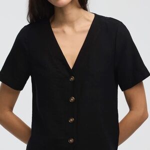 Reitmans Black Silky Short-Sleeve Button Front Blouse Size Medium EUC
